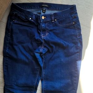 dark skinny stretchy jeans